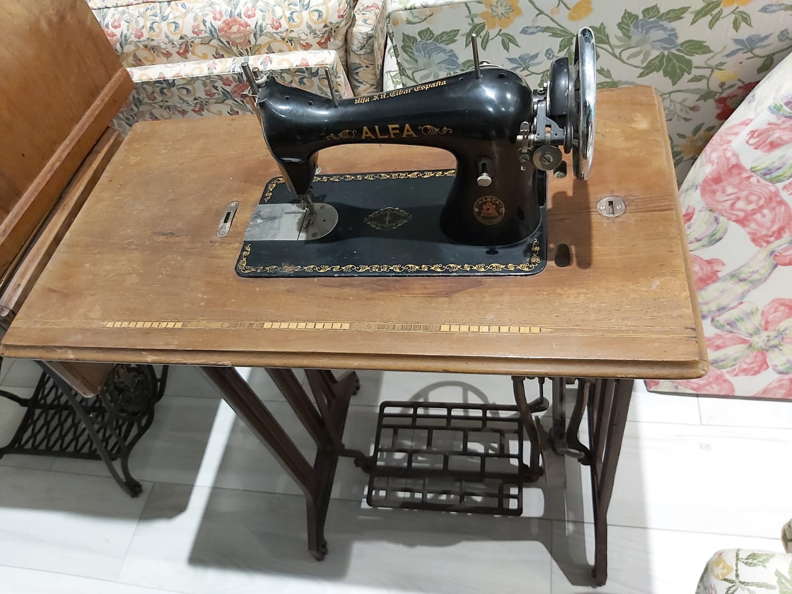 MAQUINA COSER ALFA PLEGABLE MUEBLE Maquina de coser antigua.